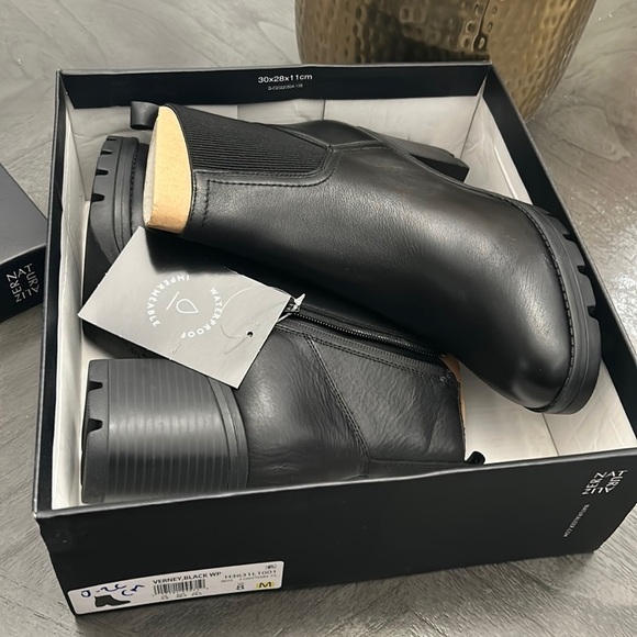 NATURALIZER Verney Waterproof Lug Sole Booties - Picture 2 of 12